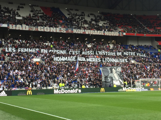 Banderole misogyne au Parc OL : les Bad Gones rendent hommage aux "mères lyonnaises" Banderole misogyne au Parc OL : les Bad Gones rendent hommage aux "mères lyonnaises"
