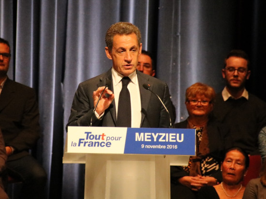 Nicolas Sarkozy en terre conquise dans le Rhône, les centristes dans son viseur