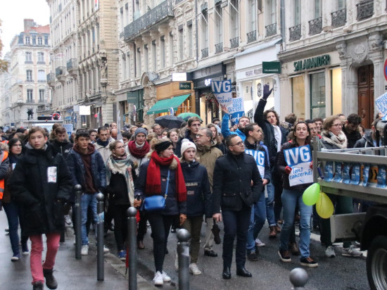Marche "pour la vie" : 500 personnes ont dénoncé l'IVG à Lyon Marche "pour la vie" : 500 personnes ont dénoncé l'IVG à Lyon