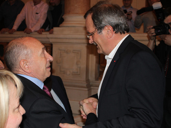 Résultats des municipales 2014 : Collomb reste maire de Lyon, suspense autour de la Métropole