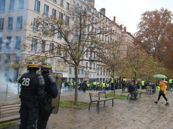 Lyon : des casseurs à la Guillotière et à Bellecour après la manifestation des gilets jaunes