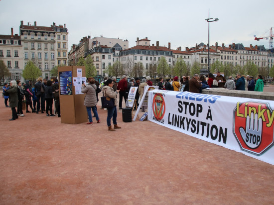 Lyon : les opposants au compteur Linky rassemblés mercredi place Bellecour