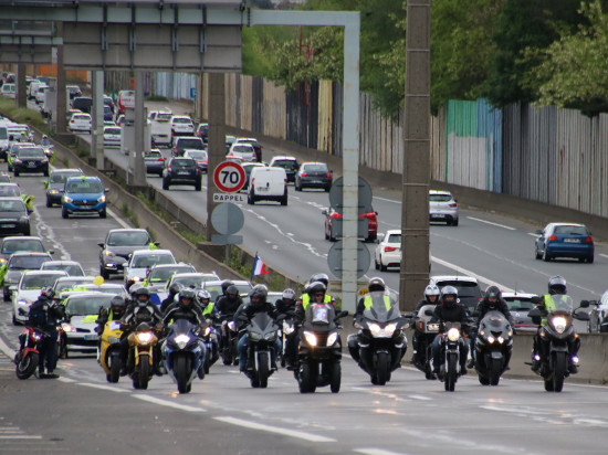Lyon : les gilets jaunes ont défilé contre le périph’ à 70km/h