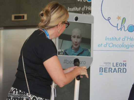 Lyon : des robots de téléprésence pour les jeunes patients en chambre stériles Lyon : des robots de téléprésence pour les jeunes patients en chambre stériles