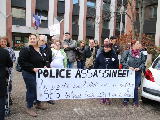 A Lyon, les femmes des forces de l'ordre manifestent contre la violence envers la police