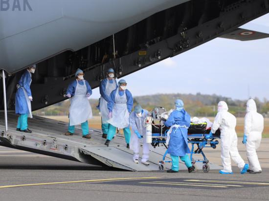 Lyon : l’armée déploie un A400M pour évacuer des patients atteints du Covid-19 vers Nantes