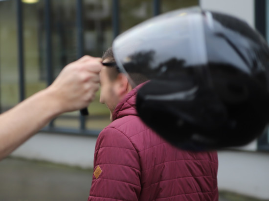 Lyon : il tente de mettre fin à une bagarre et se fait assommer par un coup de casque Lyon : il tente de mettre fin à une bagarre et se fait assommer par un coup de casque