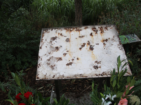 La stèle en mémoire des enfants d’Izieu vandalisée à Lyon