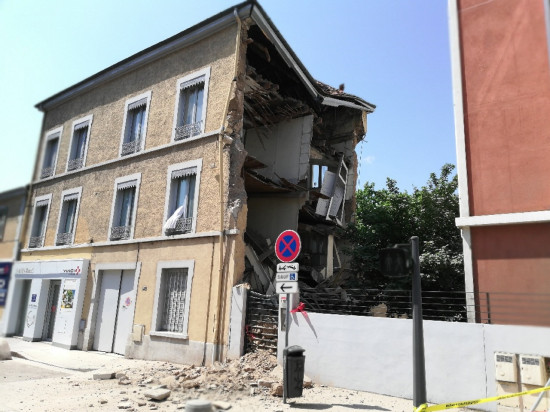 Lyon : un immeuble s'effondre en partie dans le 8e arrondissement