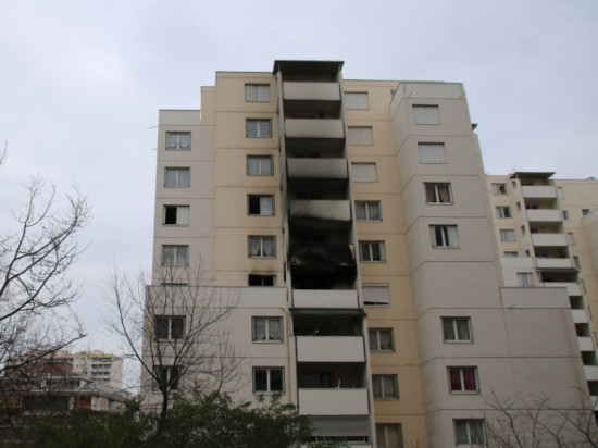 Cinq pompiers brûlés et un sixième intoxiqué à Villeurbanne Cinq pompiers brûlés et un sixième intoxiqué à Villeurbanne