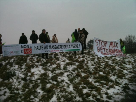 Rhône : des opposants à l'A45 ont manifesté samedi matin