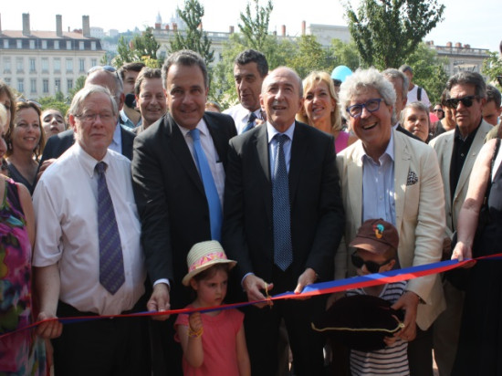 Rénovation de la place Bellecour : le gratin lyonnais inaugure les nouveaux aménagements