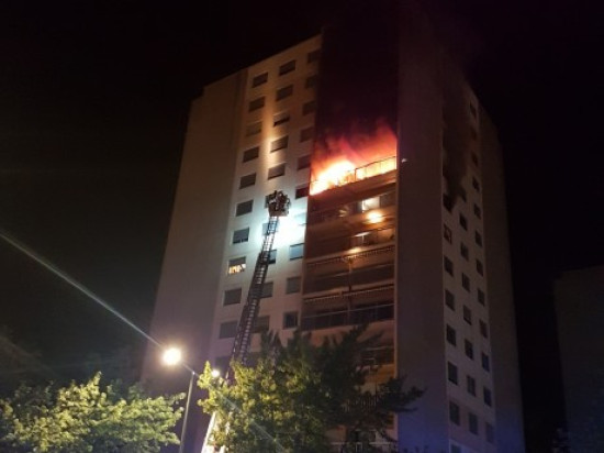 Bron : un tir de mortier à l’origine de l’incendie dans une tour de 15 étages ? Bron : un tir de mortier à l’origine de l’incendie dans une tour de 15 étages ?