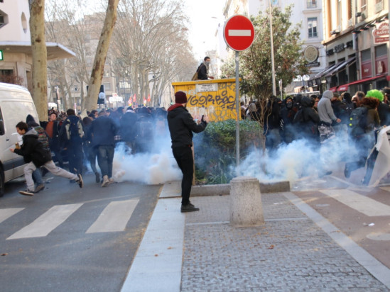 Loi Travail : moins d'affluence à Lyon, des jeunes très remontés