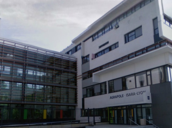 Une trentaine de "faucheurs volontaires" devant l'Inra ce mercredi