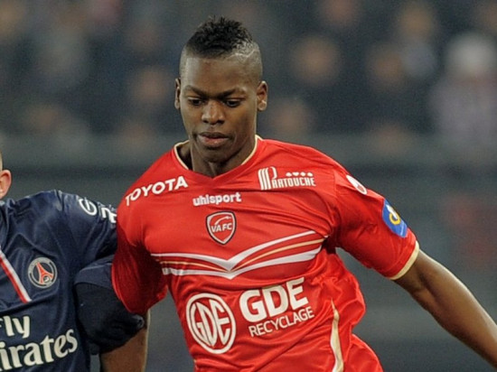 L'OL intéressé par le défenseur prodige Isimat Mirin L'OL intéressé par le défenseur prodige Isimat Mirin