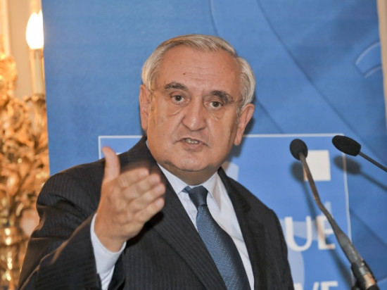 L'entarteur de Jean-Pierre Raffarin devant le juge L'entarteur de Jean-Pierre Raffarin devant le juge