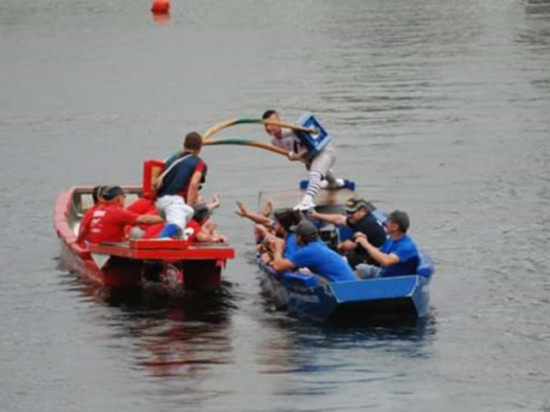 Lyon : initiation aux joutes dans la darse de la Confluence