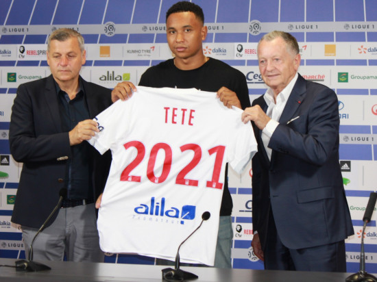 Kenny Tete signe à l’OL pour quatre ans (officiel)