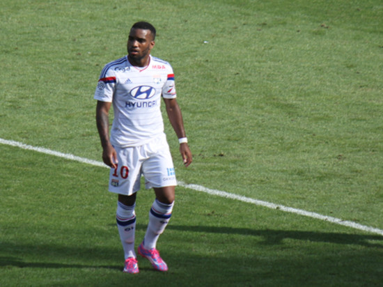 OL : Lacazette laisse (encore) planer le doute sur son avenir