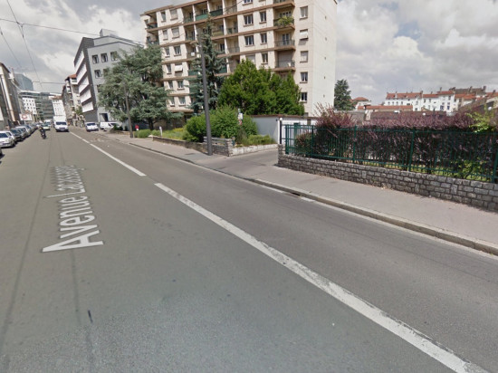 Percutée par une moto, une personne âgée dans un état critique à Lyon Percutée par une moto, une personne âgée dans un état critique à Lyon