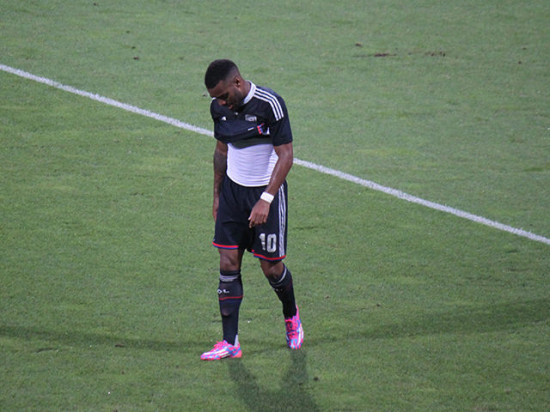 Leader, l'OL s'inquiète pour Lacazette