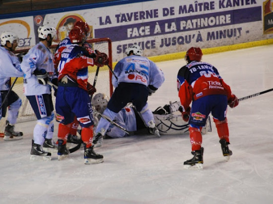 Le LHC déjà stoppé en 1/4 des playoffs Le LHC déjà stoppé en 1/4 des playoffs