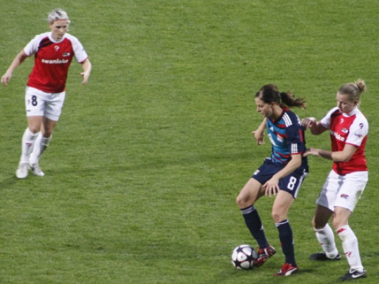 Lotta Schelin dévoile l'hymne de l'Euro 2013 Lotta Schelin dévoile l'hymne de l'Euro 2013