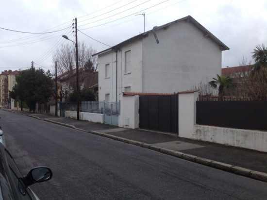 Une famille de commerçants séquestrée à Villeurbanne, la police essuie des tirs