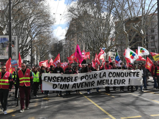 Journée de grève interprofessionnelle : près de 7 000 personnes mobilisées à Lyon Journée de grève interprofessionnelle : près de 7 000 personnes mobilisées à Lyon