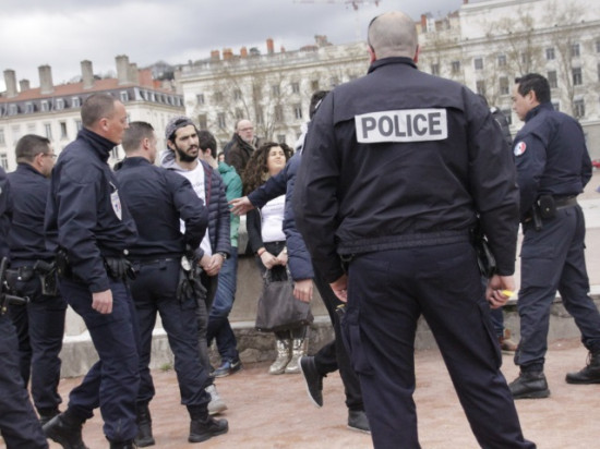 Lyon : des interpellations lors d'un flashmob non autorisé Lyon : des interpellations lors d'un flashmob non autorisé