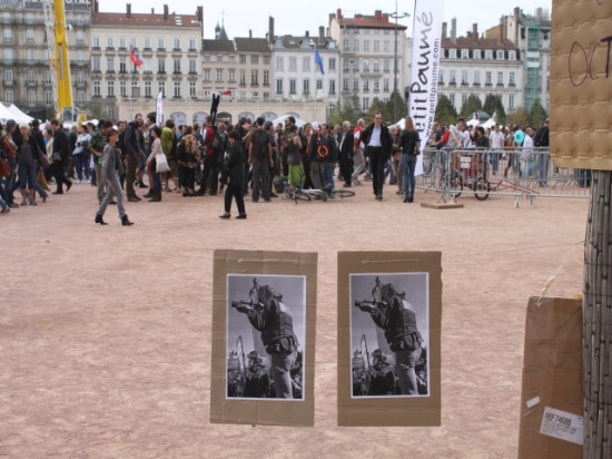 Lyon : rassemblement contre "la garde à vue en plein air de Bellecour"
