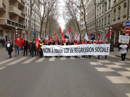 Lyon : plus de 2300 personnes dans la rue contre le projet de loi sur l'emploi Lyon : plus de 2300 personnes dans la rue contre le projet de loi sur l'emploi