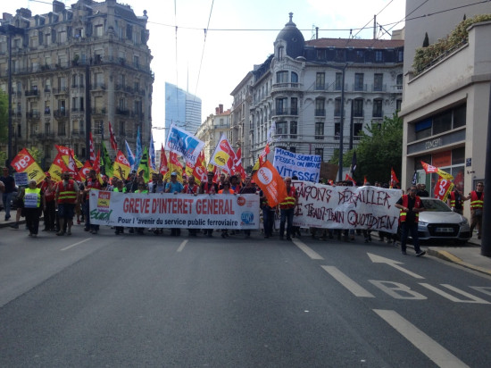 Lyon : 600 manifestants veulent rencontrer Pierre Gattaz