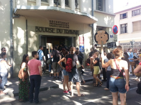 350 intermittents du spectacle manifestent à Lyon 350 intermittents du spectacle manifestent à Lyon