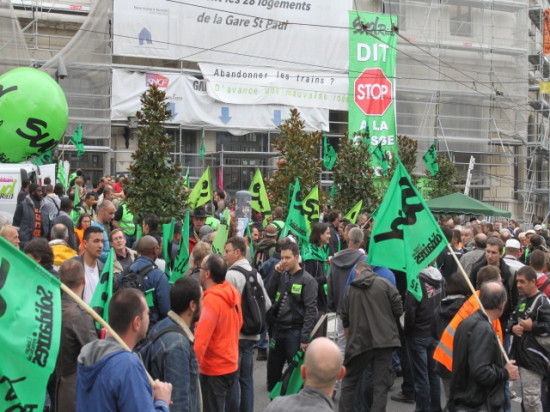 Tram-Train : près de 500 manifestants devant la gare St-Paul