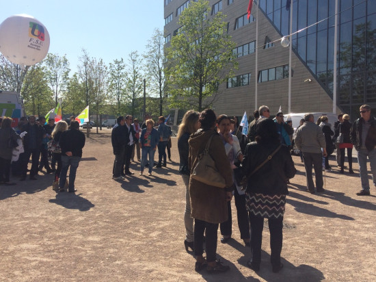Syndicats et fonctionnaires manifestent pour une réorganisation du travail