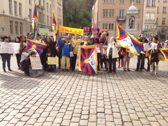 Visite du pr&eacute;sident chinois &agrave; Lyon : 40 personnes manifestent contre les violations des droits humains