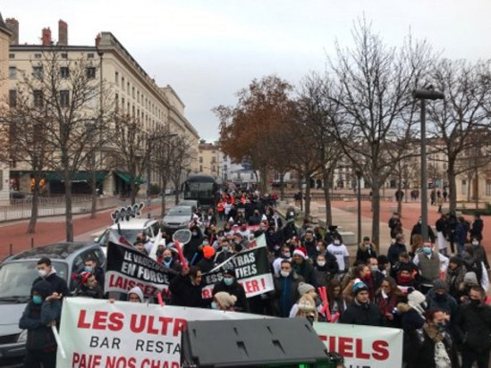 Une parade festive pour la réouverture des restaurants à Lyon le 15 décembre