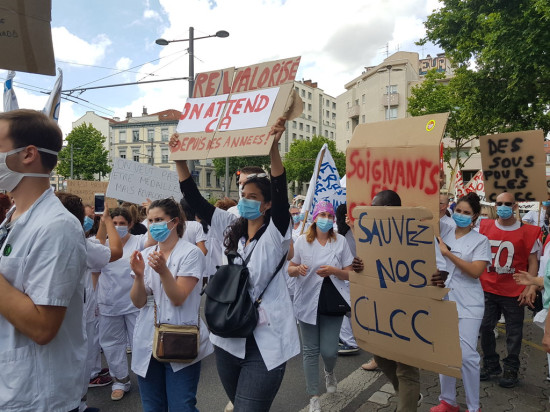 Une manifestation des soignants à Lyon pour le 14 juillet