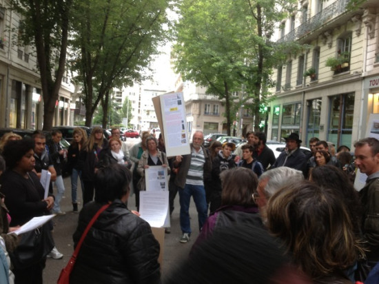 Une cinquantaine de personnes manifeste pour soutenir les Roms Une cinquantaine de personnes manifeste pour soutenir les Roms