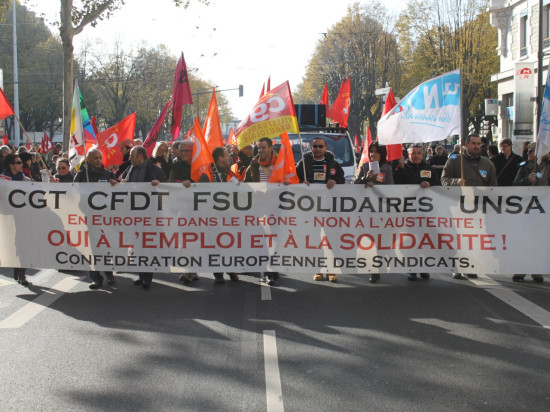 Manifestation contre l'austérité : près de 2000 personnes dans les rues de Lyon Manifestation contre l'austérité : près de 2000 personnes dans les rues de Lyon