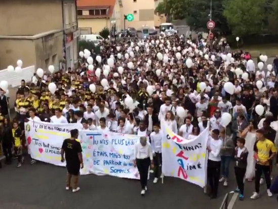 Marche blanche à Grigny : 800 personnes ont rendu hommage à Nolan