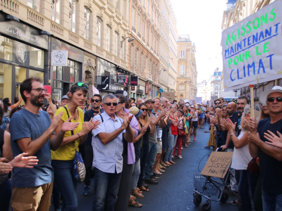Lyon : des milliers de participants à la Marche pour le Climat