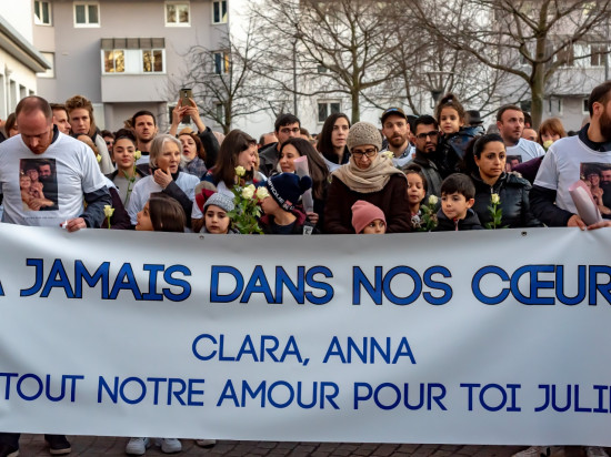 Incendie mortel route de Vienne : un millier de personnes pour dire adieu à Clara et Anna