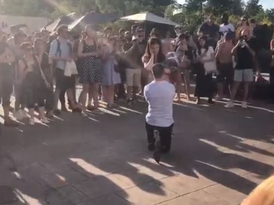 Lyon : une demande en mariage devant une scène des Nuits sonores