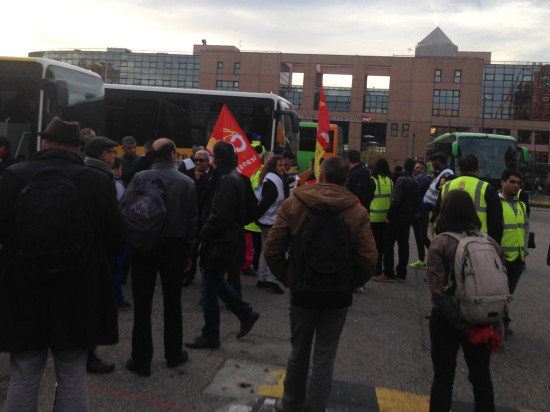 Des salariés de Megabus bloquent des cars Flixbus à Lyon