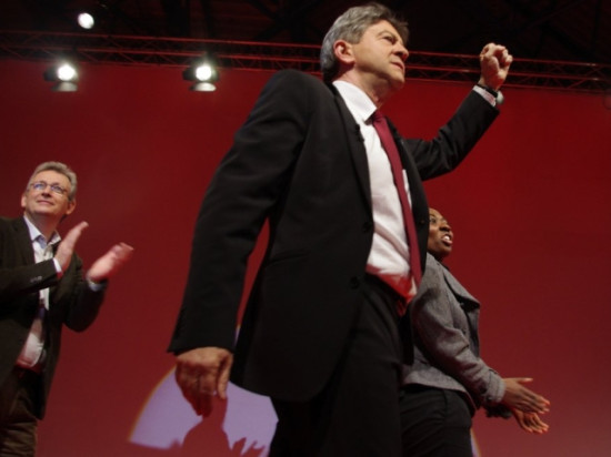 Un écran géant à Lyon pour suivre le dernier meeting de Jean-Luc Mélenchon