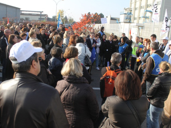 Merck : environ 150 personnes manifestent Merck : environ 150 personnes manifestent