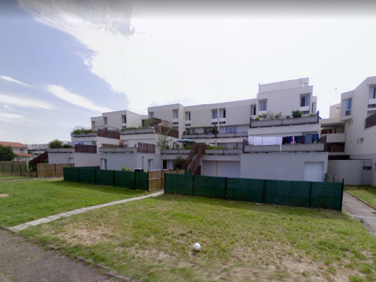 Un violent incendie ravage un immeuble à Meyzieu